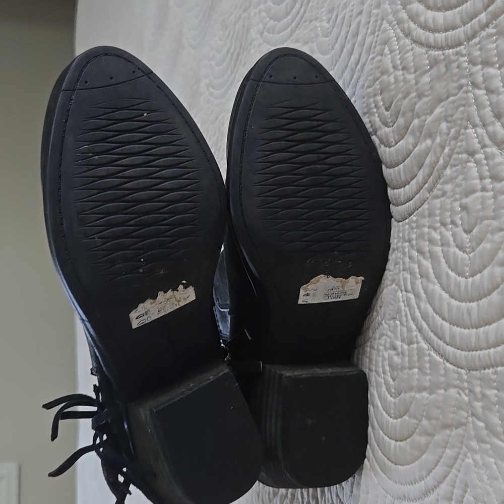 Clarks black ankle boot with fringe - Picture 5 of 7